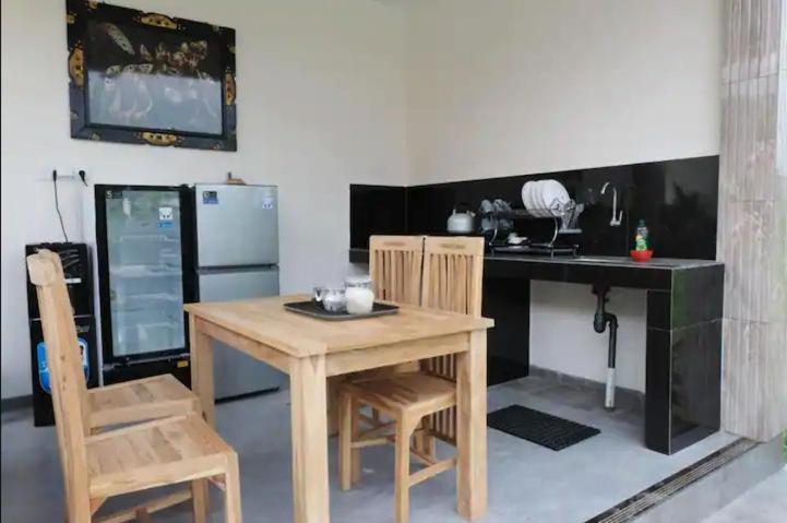Rara Guesthouse Canggu Екстериор снимка